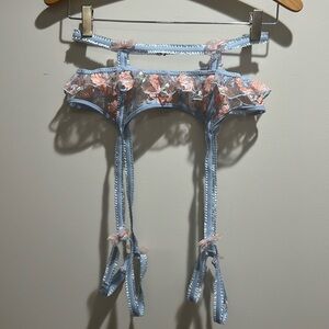 For love and lemons garter